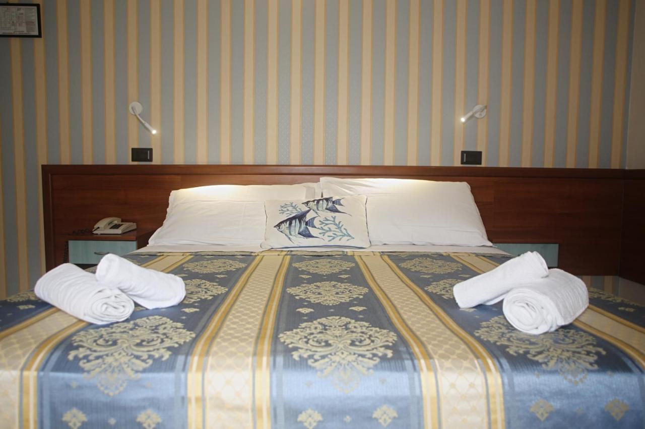 Hotel Dear Ріміні Екстер'єр фото