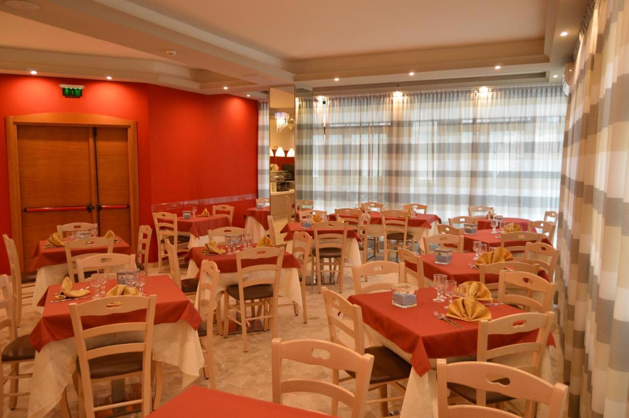 Hotel Dear Ріміні Екстер'єр фото