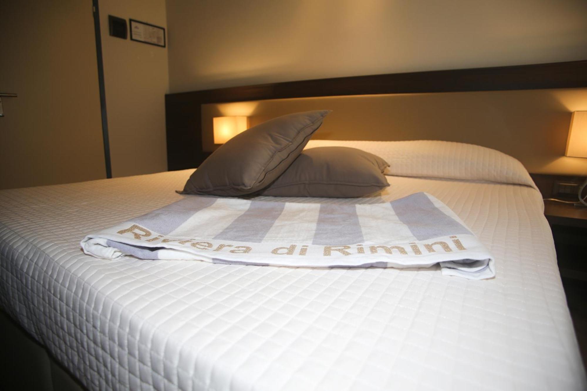 Hotel Dear Ріміні Екстер'єр фото