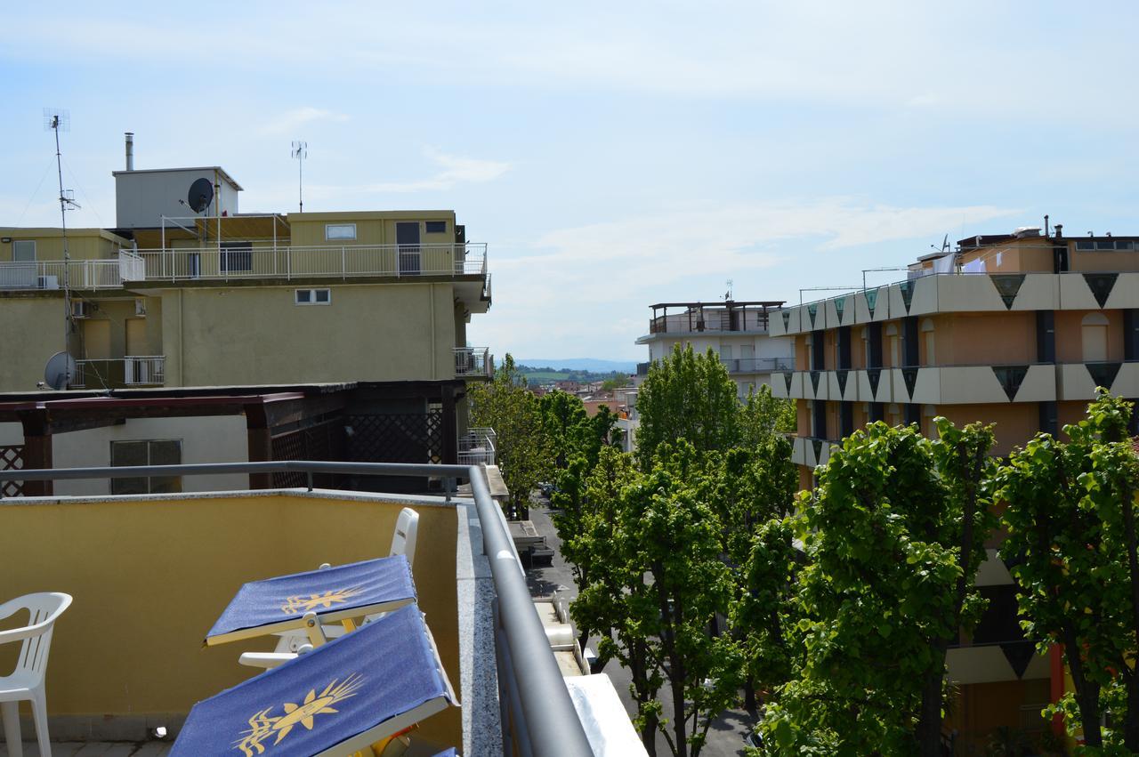 Hotel Dear Ріміні Екстер'єр фото
