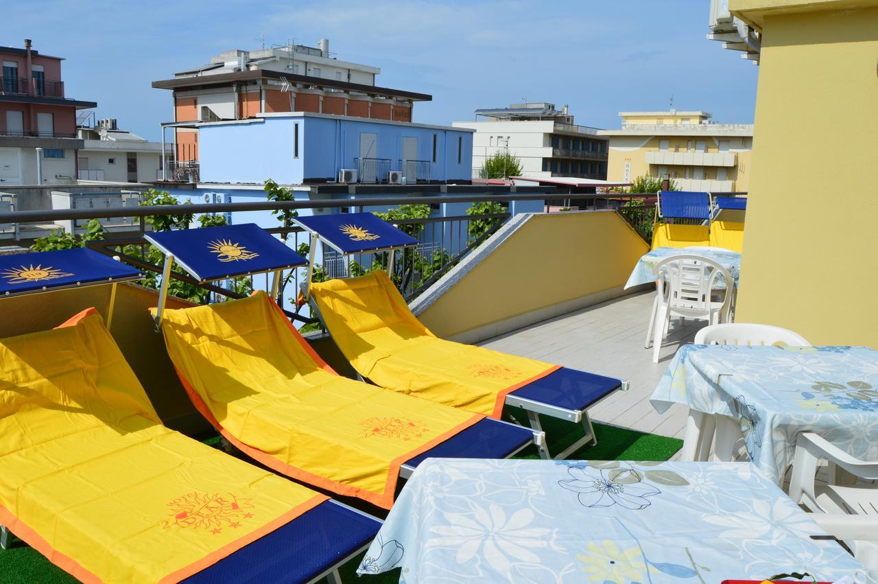 Hotel Dear Ріміні Екстер'єр фото