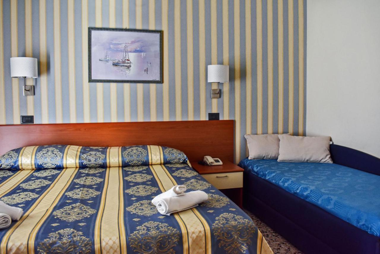 Hotel Dear Ріміні Екстер'єр фото